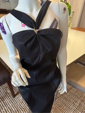 Elegant Black Halter Midi Dress with Twist Detail by